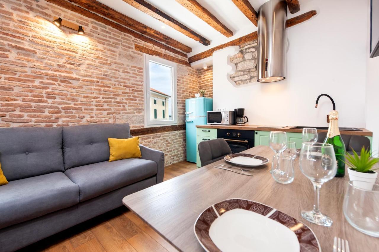 The Yellow House Apartments Rovinj Exterior photo