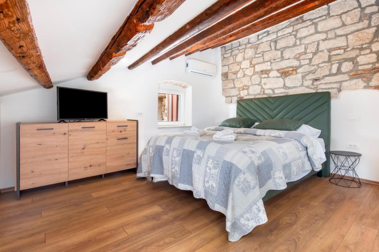 The Yellow House Apartments Rovinj Exterior photo