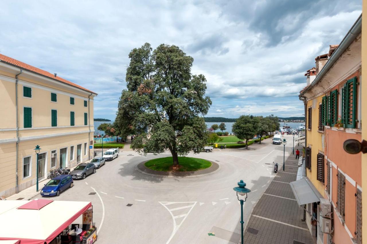 The Yellow House Apartments Rovinj Exterior photo