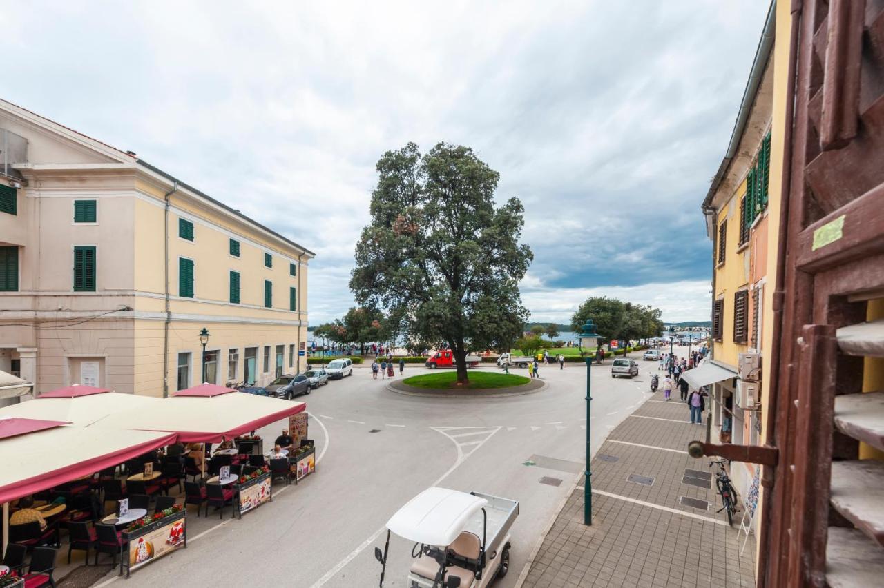 The Yellow House Apartments Rovinj Exterior photo
